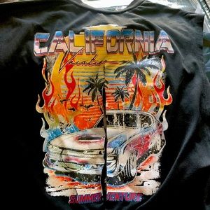 Im selling this shirt because it don’t fit me.